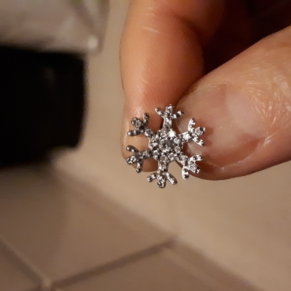Silver Snowflake Necklace - Picture 9 of 9
